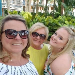 Meet your Posher, Dee